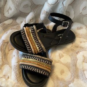Like new black sandals